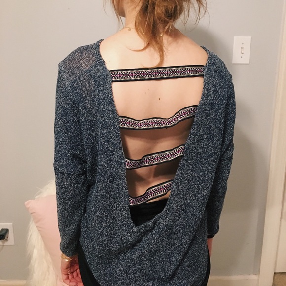 Aztec Sweater 🐝🌿 - Picture 1 of 2